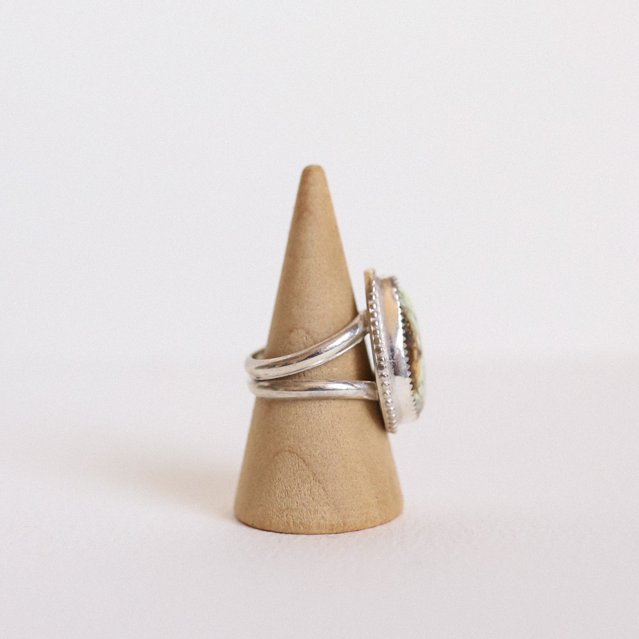 (6.5) Silver Lemon Chrysoprase Ring