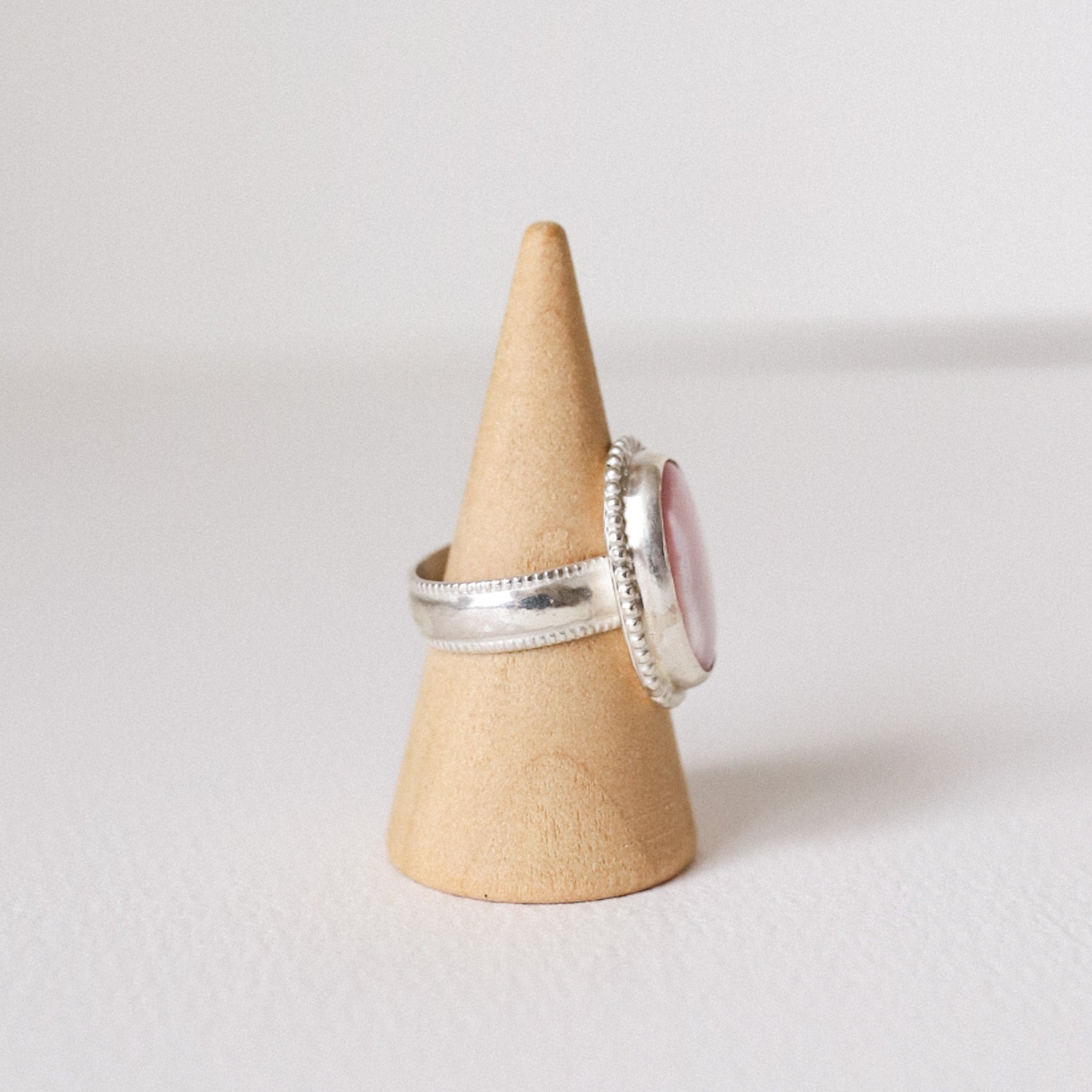 (6.25) Silver Mother of Pearl Ring