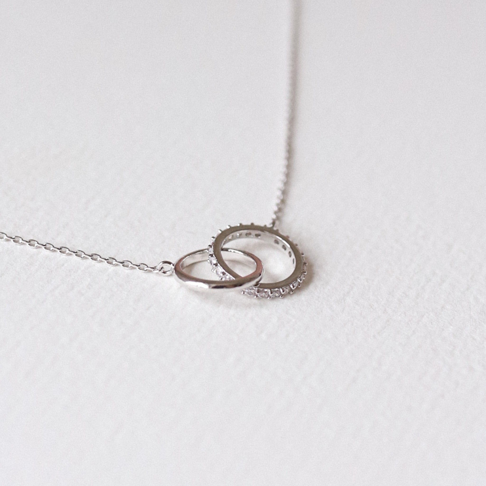 Circle Link necklace