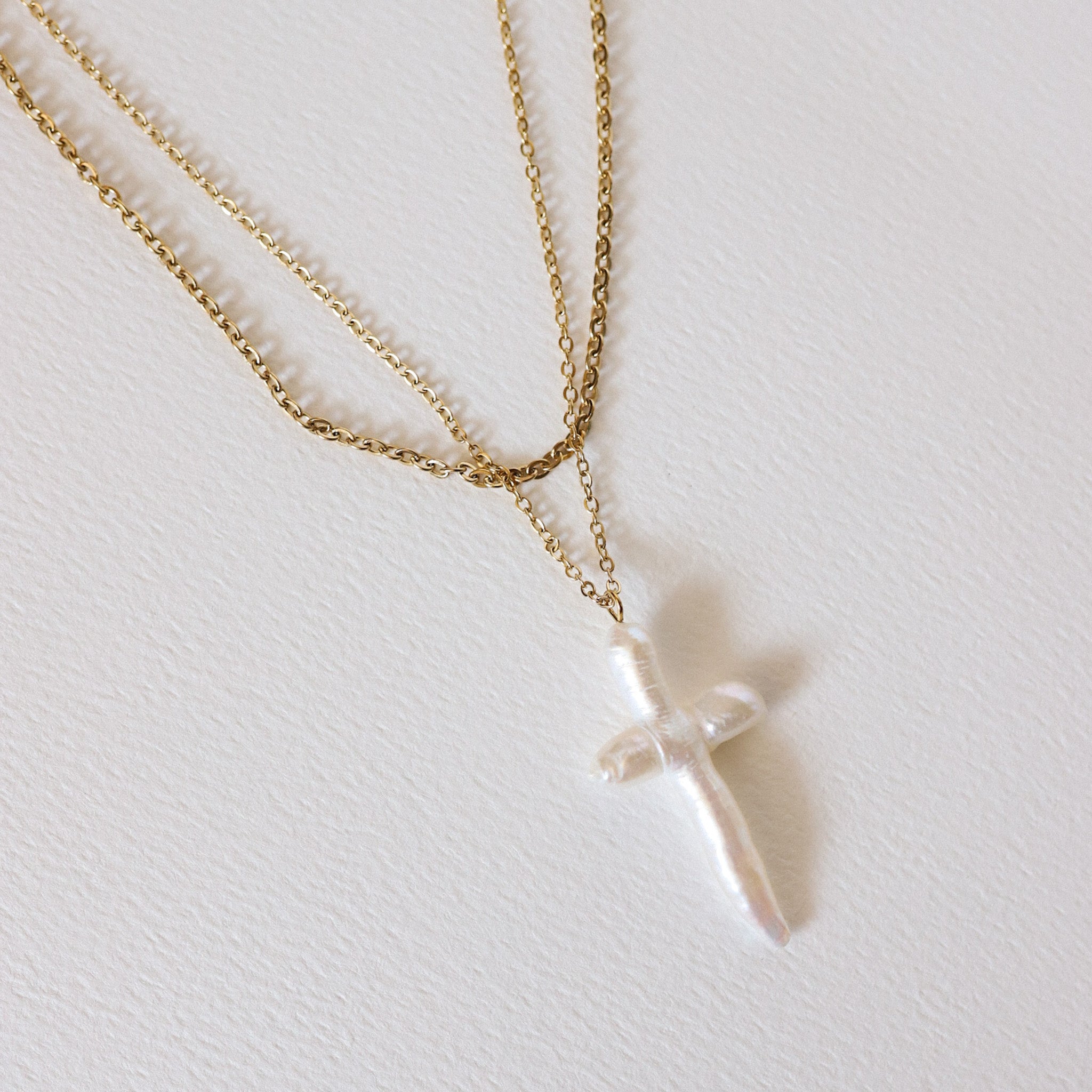 Aurise 18K Gold Freshwater Pearl Cross Necklace