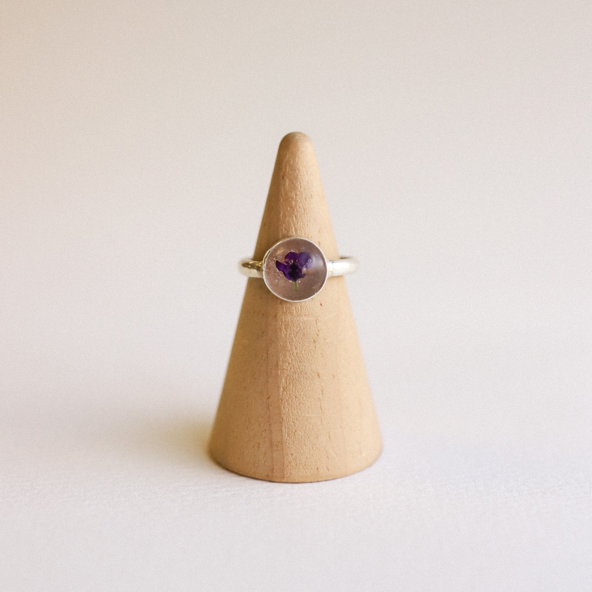 (5.5) Silver Resin Flower Ring