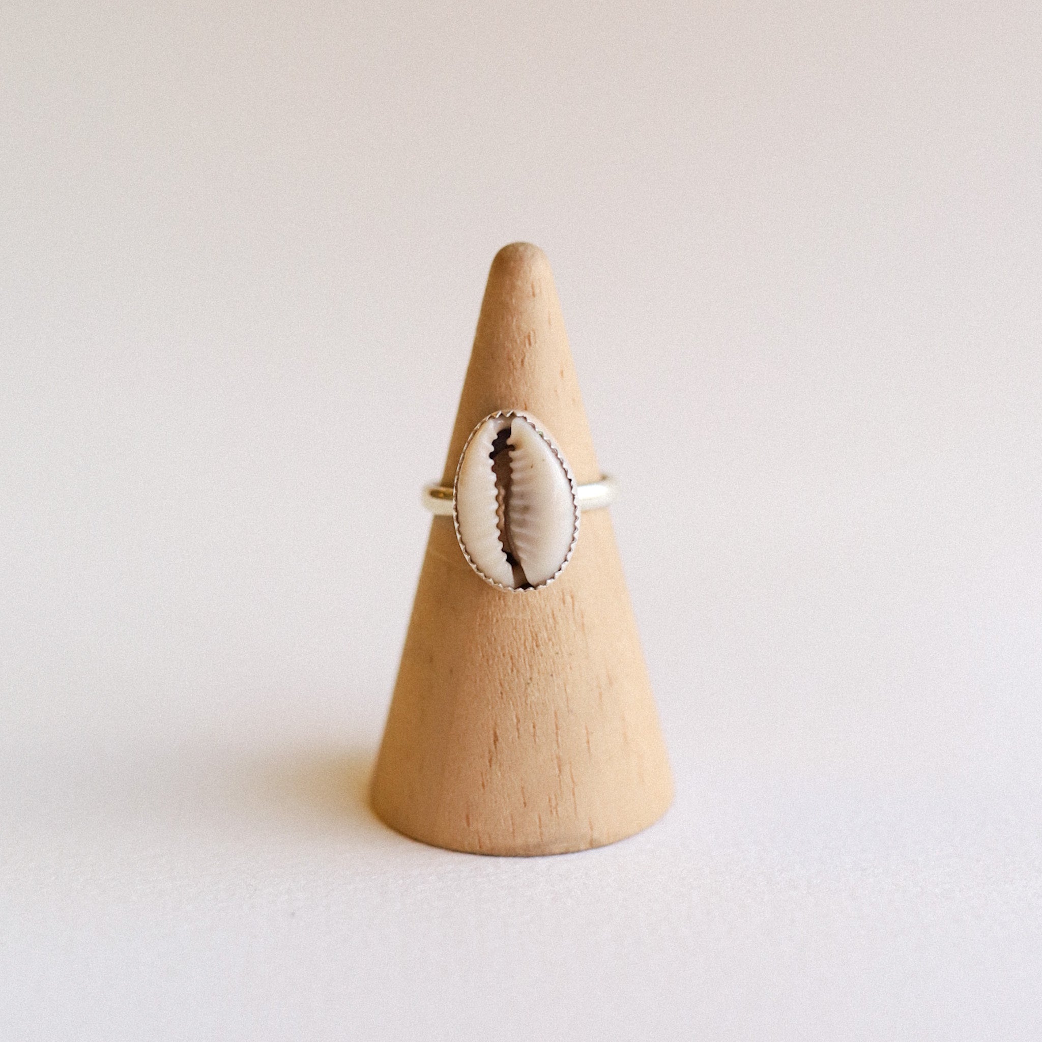 (6.25) Silver Cowrie Sea Shell Ring