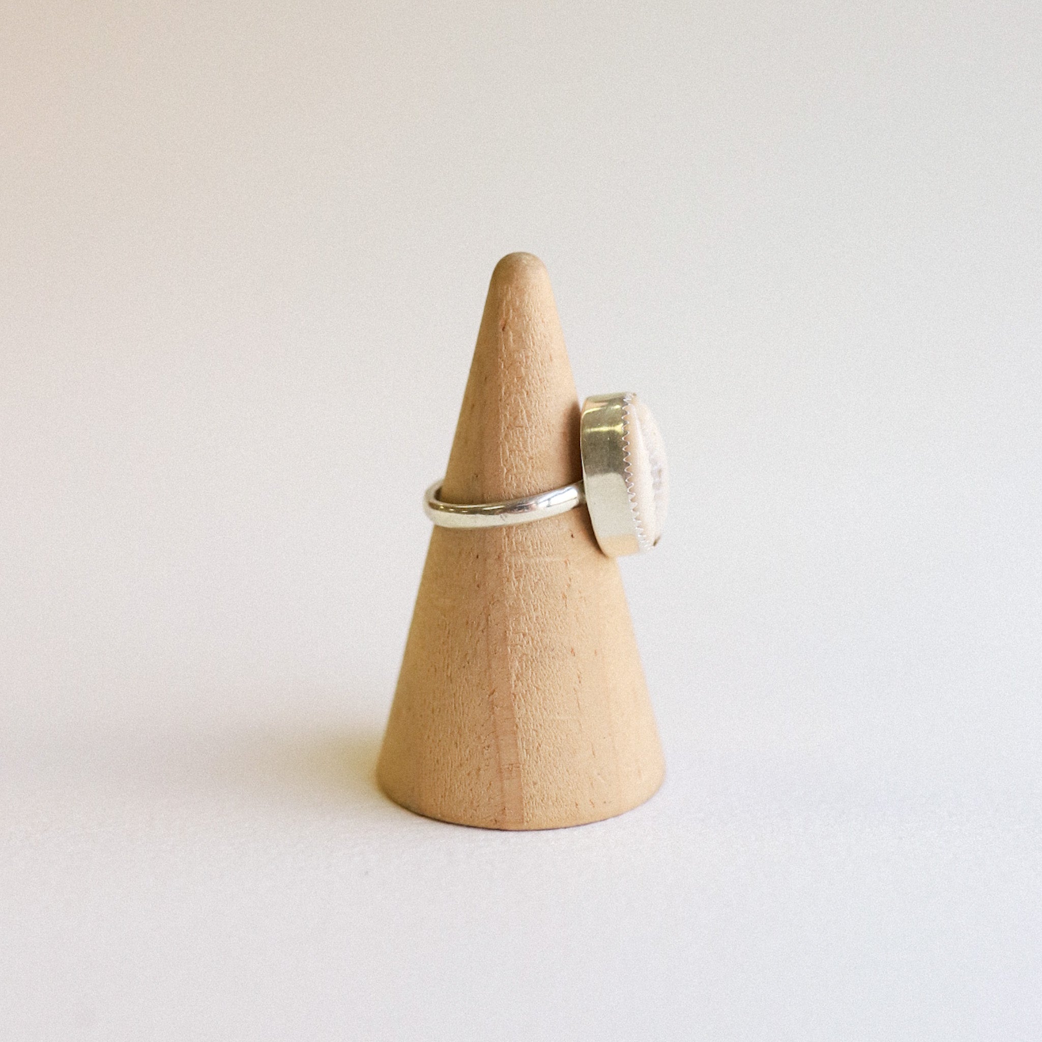 (6.25) Silver Cowrie Sea Shell Ring