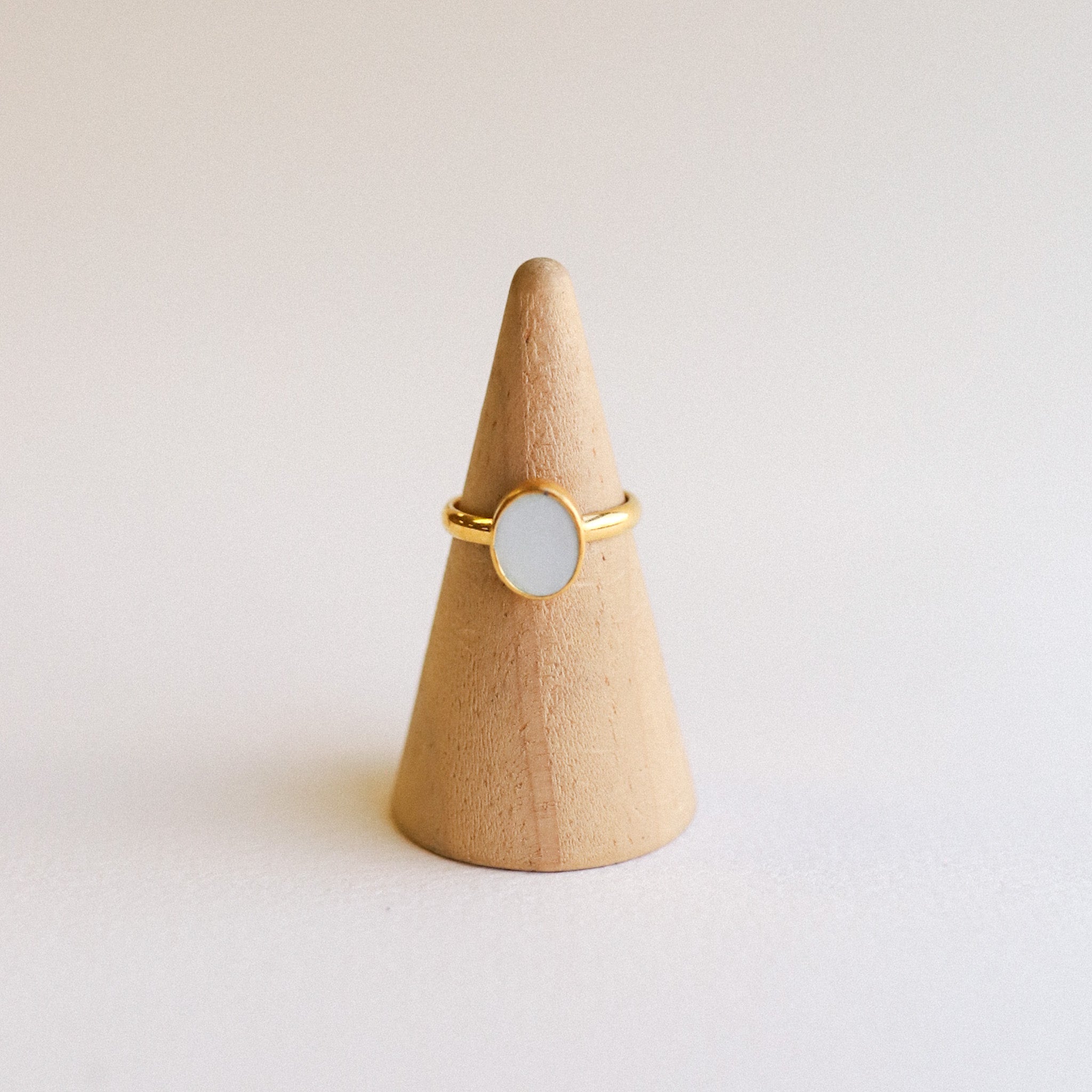 (6.25) Gold Plated Mother of Pearl Ring