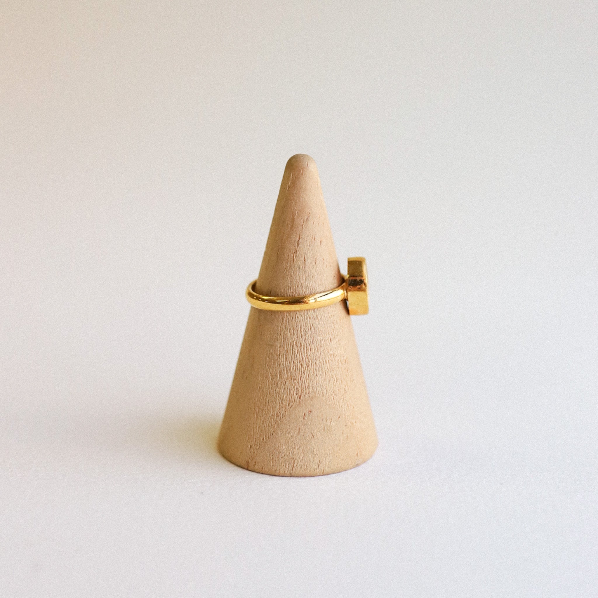 (6.25) Gold Plated Mother of Pearl Ring