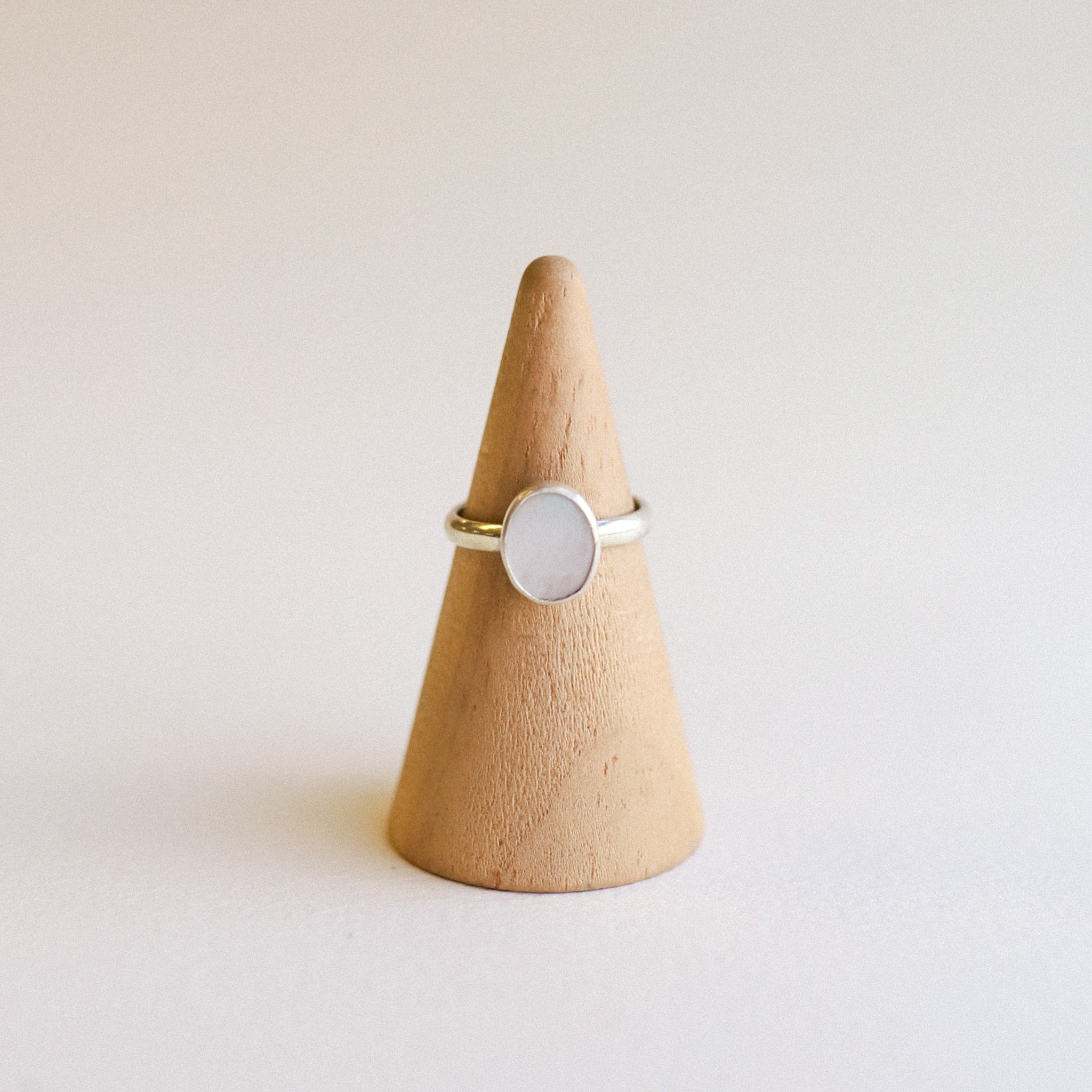 (6.25) Silver Plated Mother of Pearl Ring