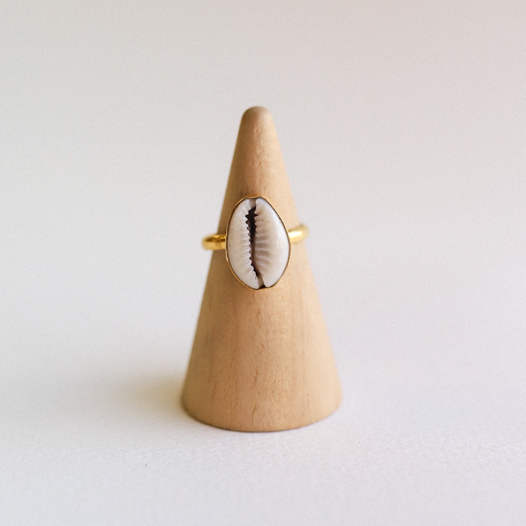 (6.5) Gold Plated Cowrie Sea Shell Ring
