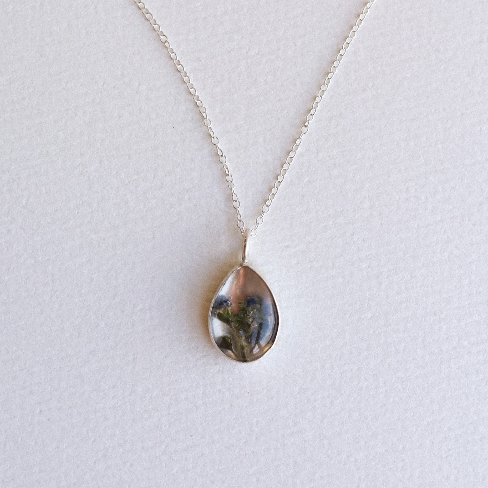 Silver Resin Flower Necklace