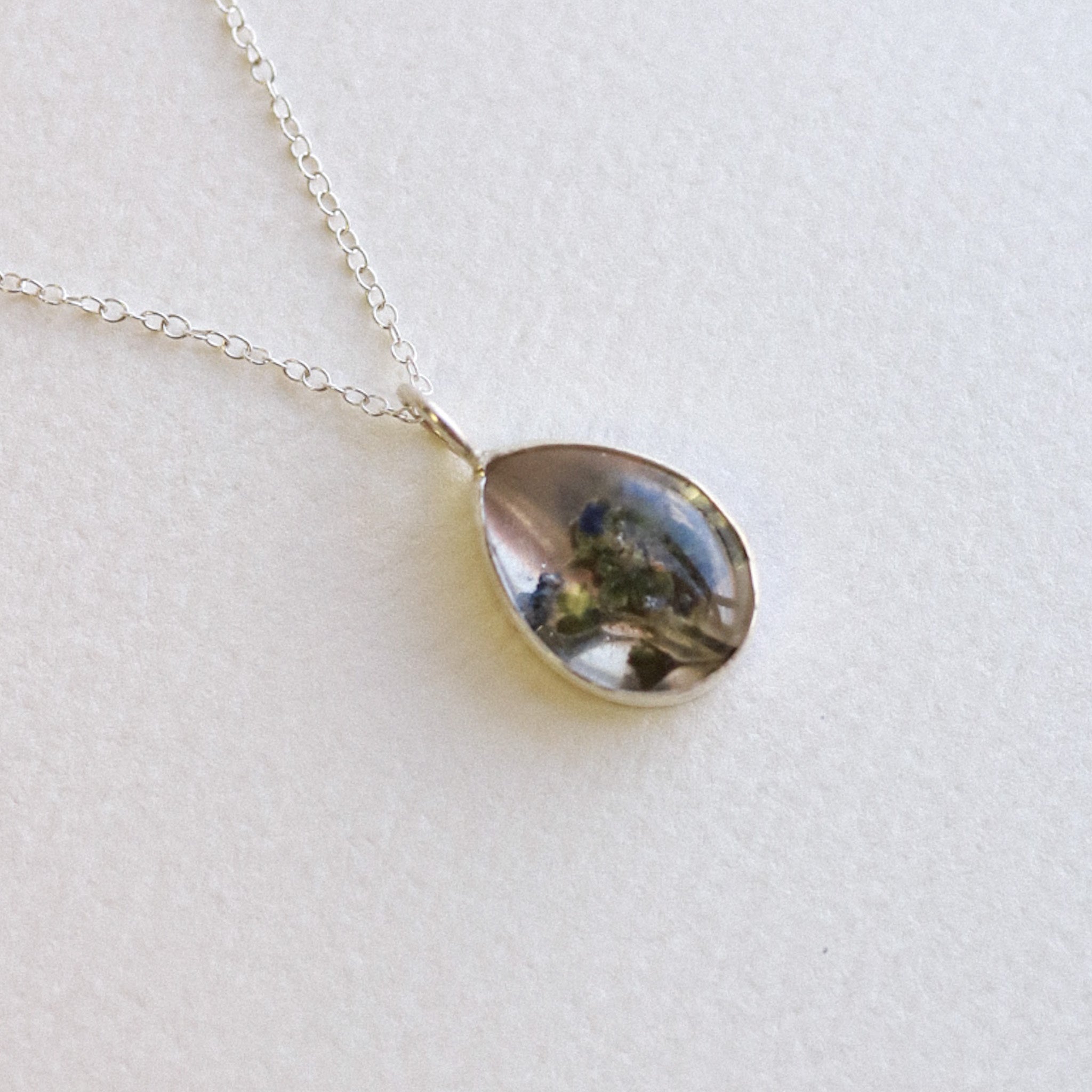 Silver Resin Flower Necklace
