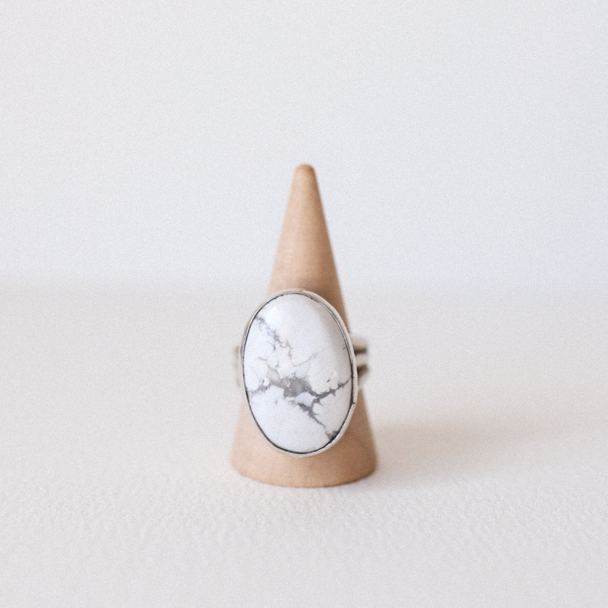 (9.5) Silver Howlite Ring