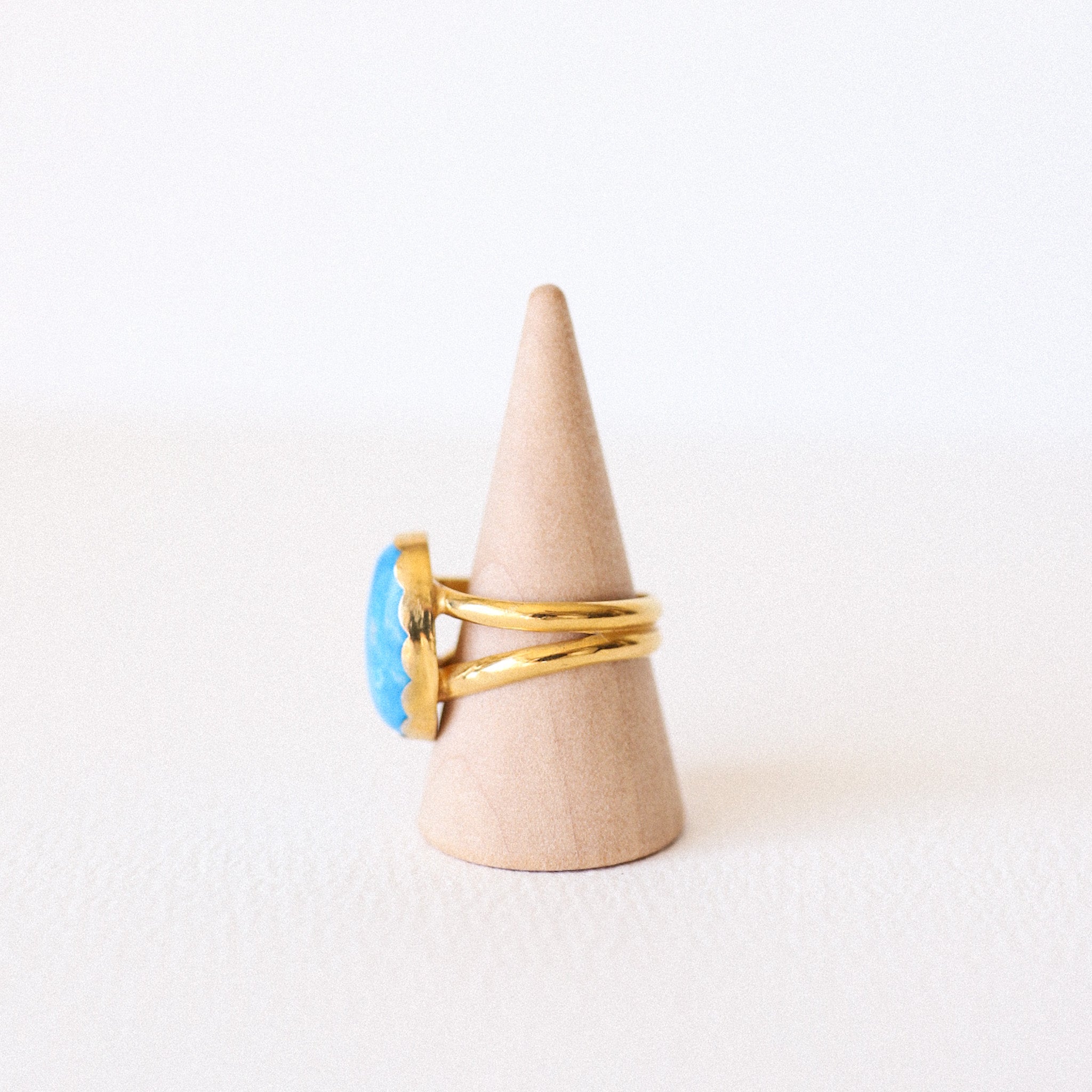 (8) Gold Plated Dyed Howlite Ring