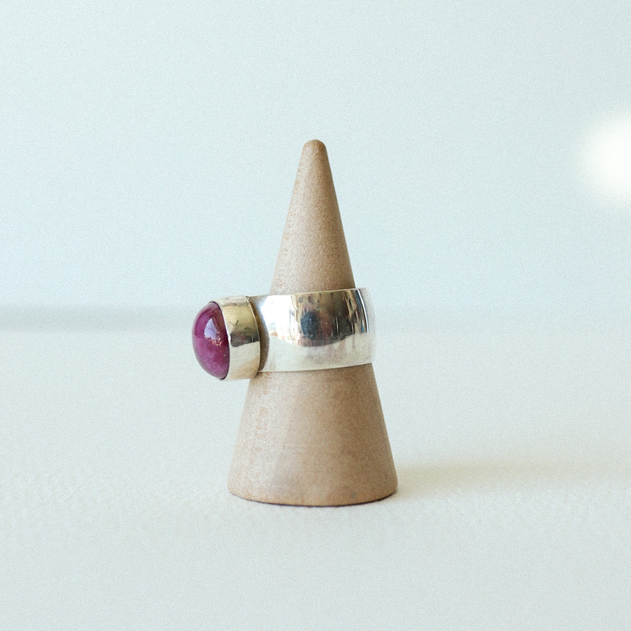 (5.5) Silver Pink Gem Ring