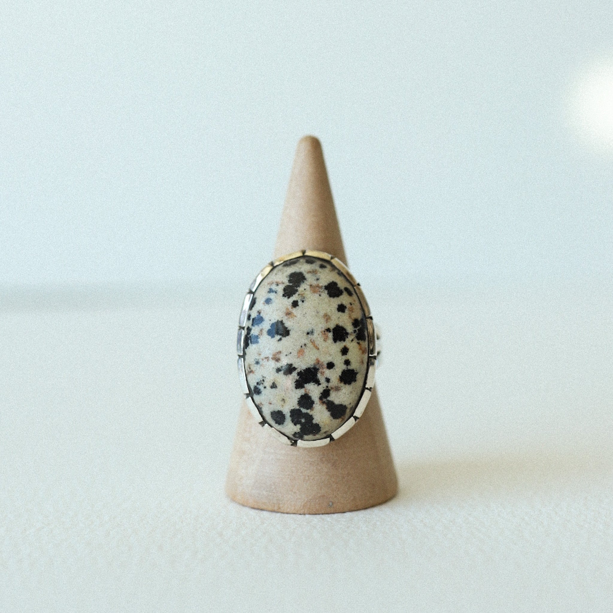 (7.5) Silver Dalmatian Jasper Gem Ring