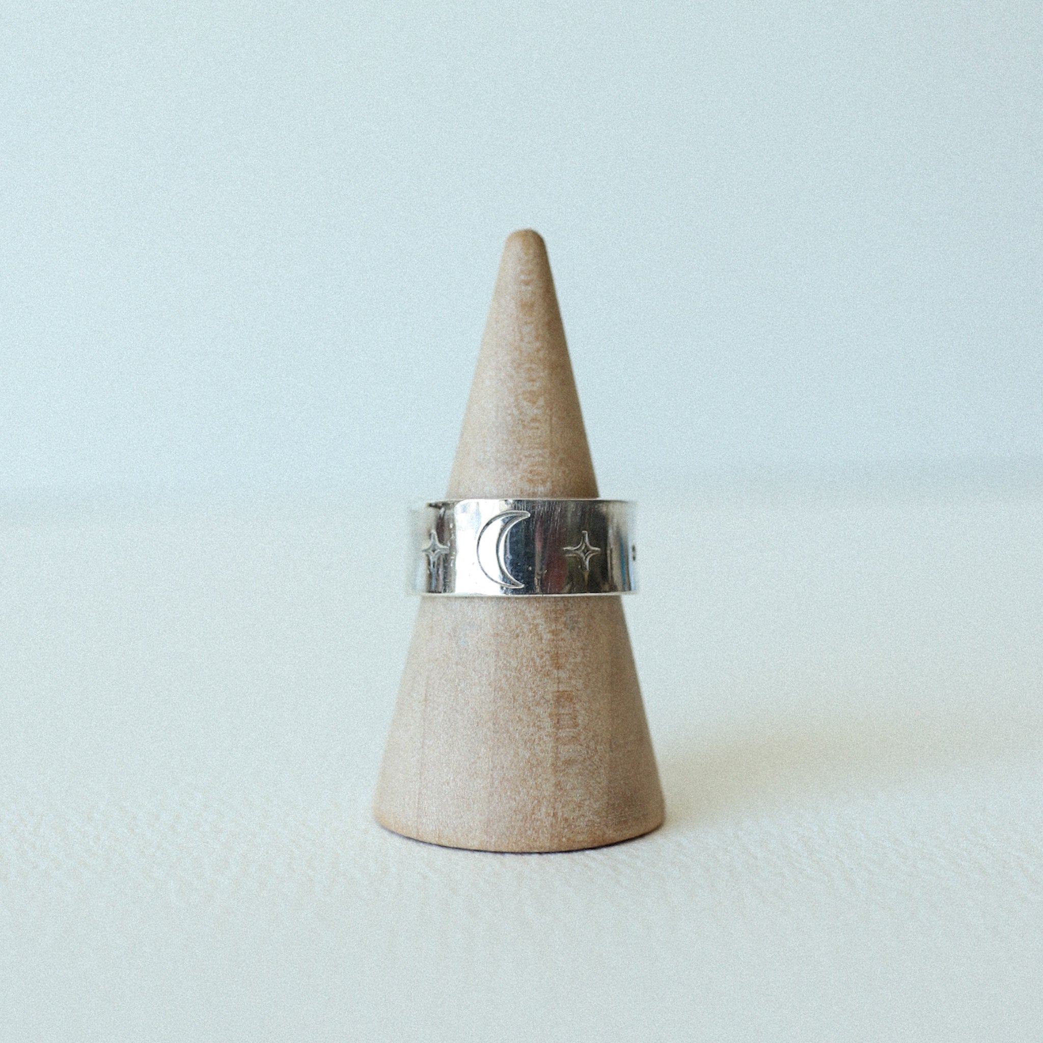 (5.75) Silver Glass Ring