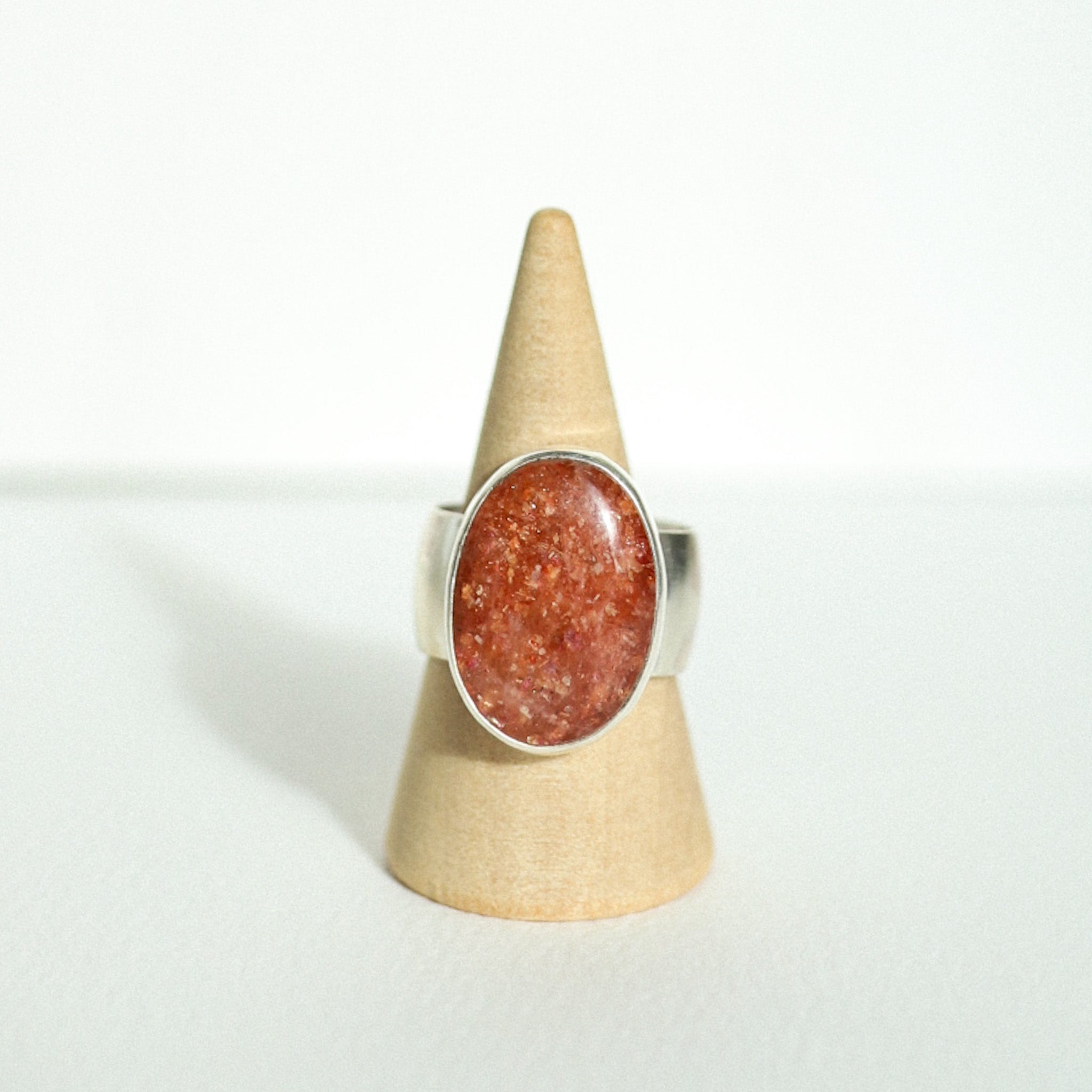 (7.5) Silver Sunstone Ring