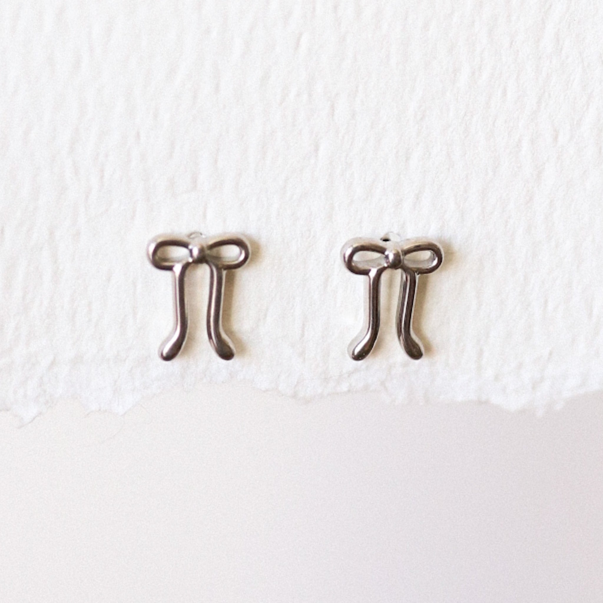Bow Stud Earring - Gold or Silver