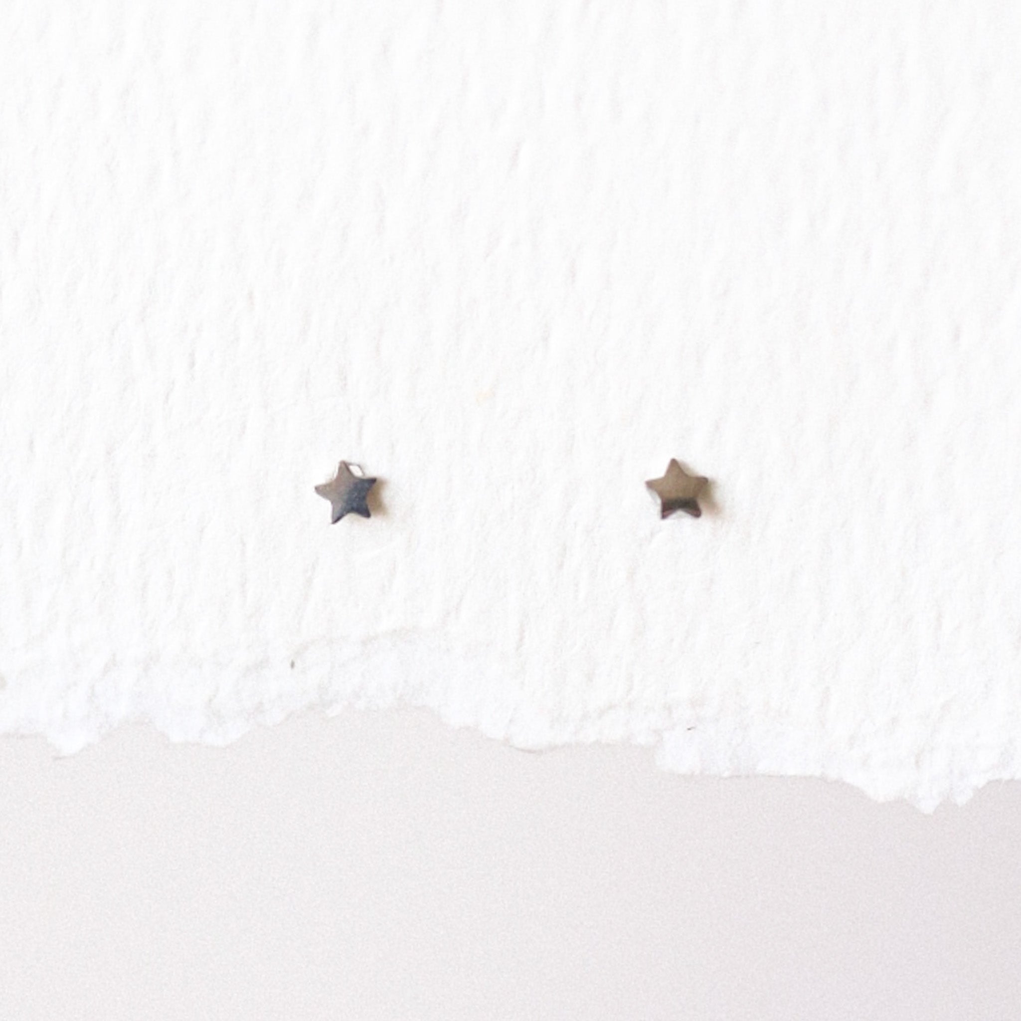 Star Stud Threadless Earring - Gold or Silver