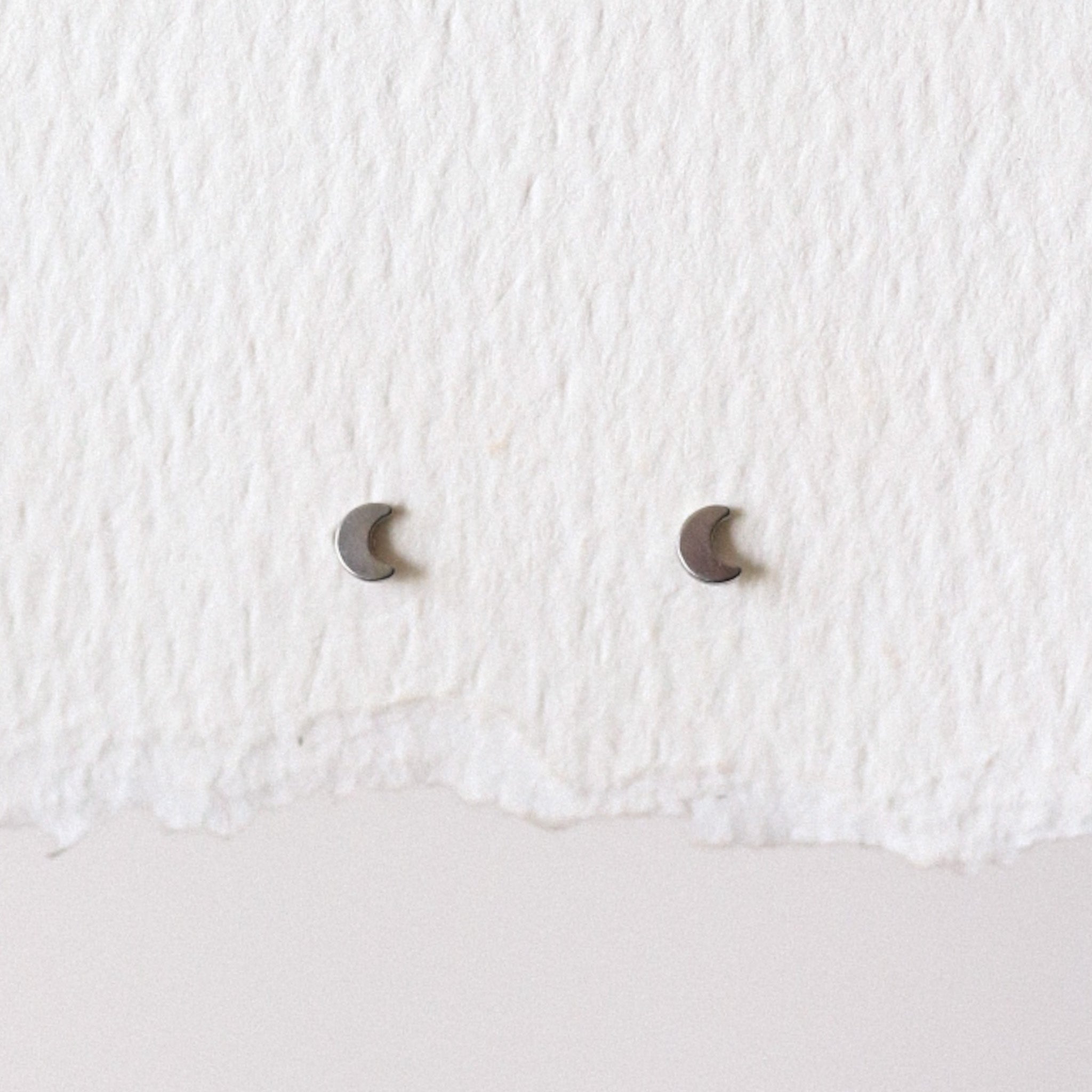 Moon Stud Threadless Earring - Silver or Gold