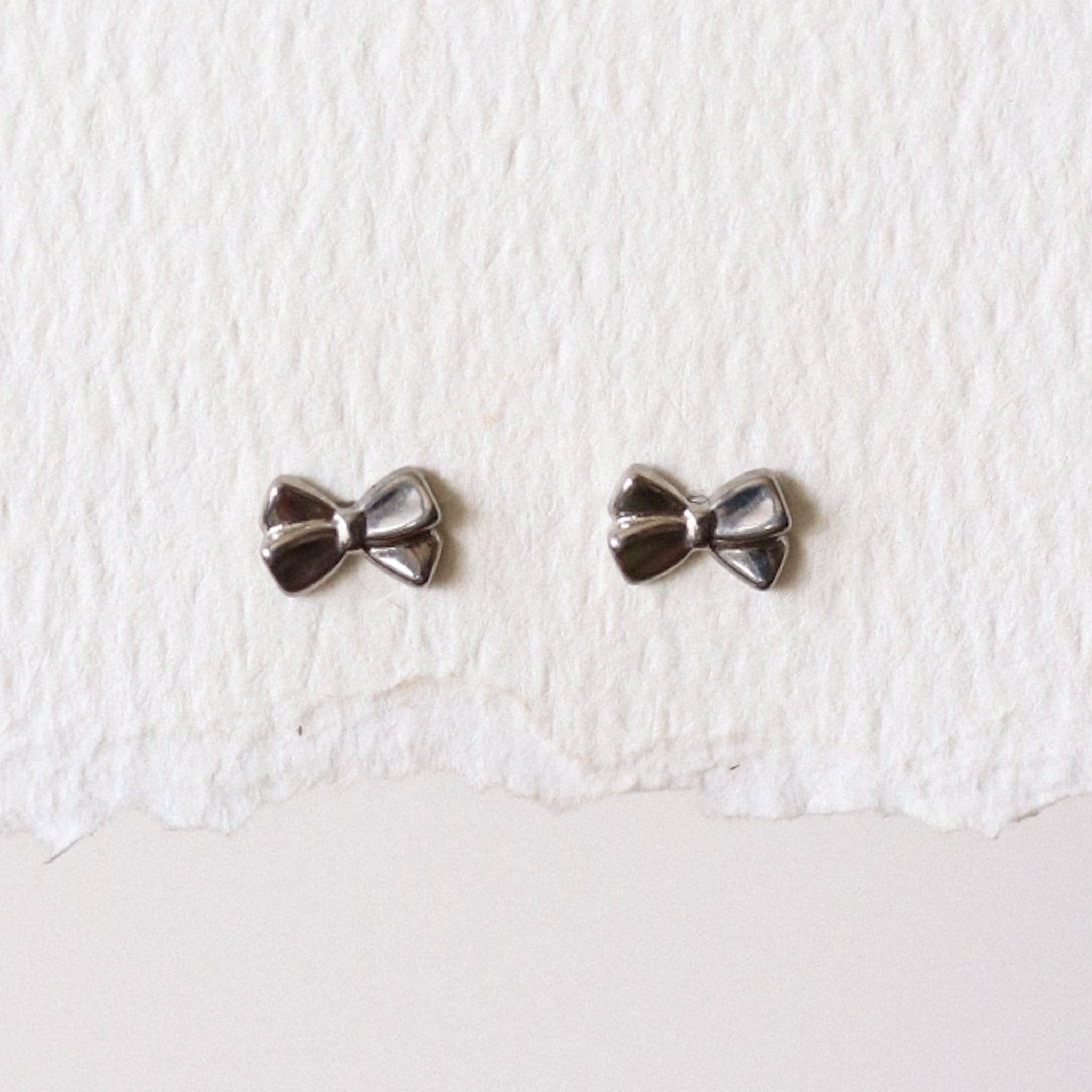 Bow Stud Threadless Earring - Silver or Gold