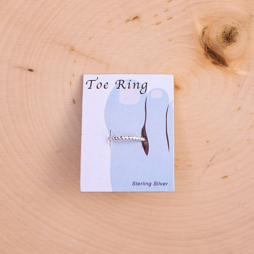 
            
                Load image into Gallery viewer, Sterling Silver Dotted Toe Ring
            
        
