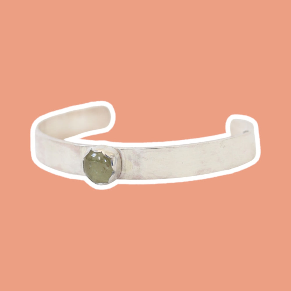 
            
                Load image into Gallery viewer, Silver Peridot Bracelet
            
        