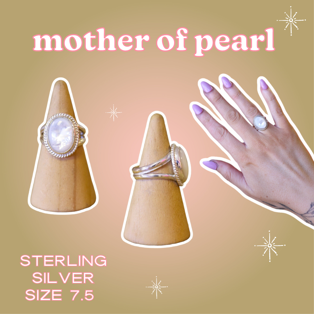 (7.5) Silver Mother of Pearl Ring